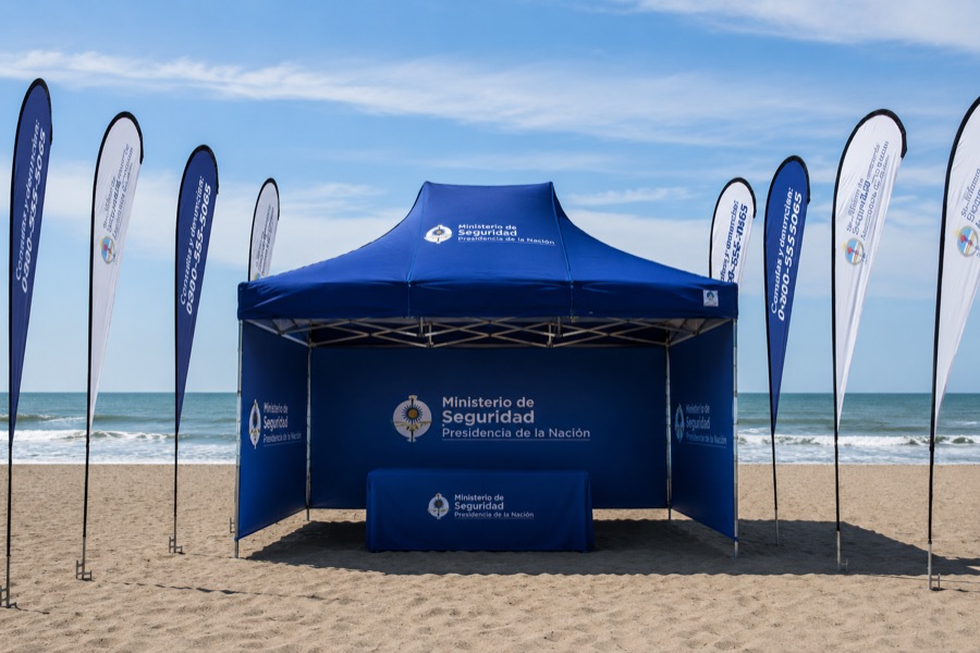 Gazebo campaña institucional en playa