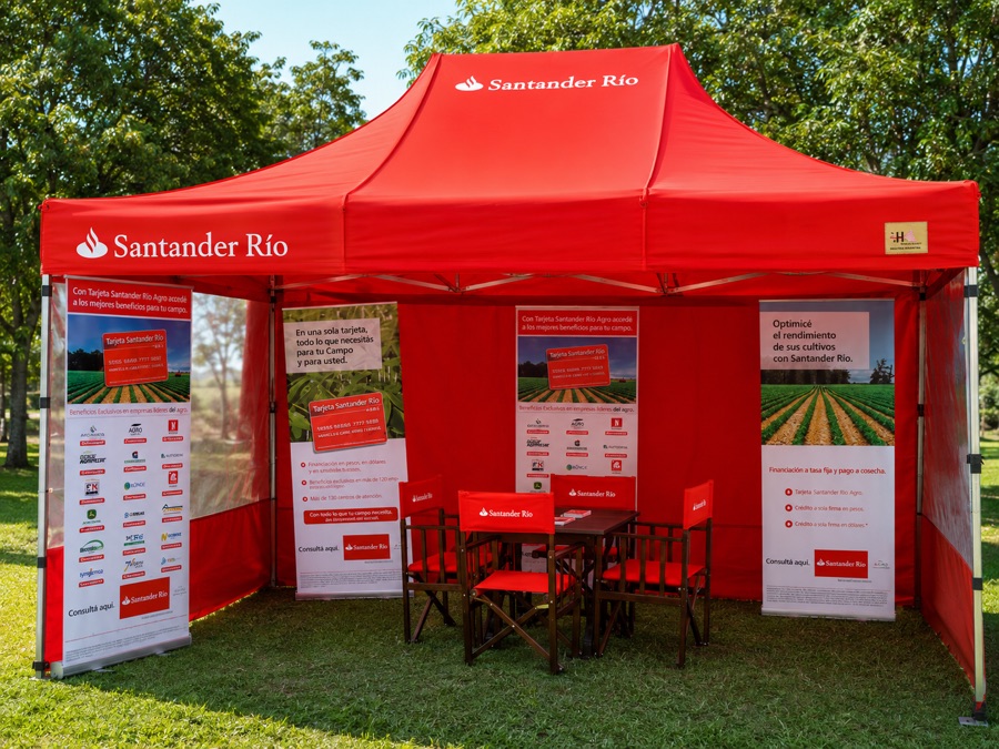 Gazebo stand de empresa en feria con sillones director