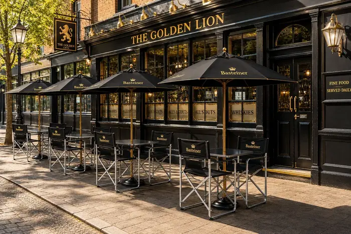 Sombrillas comerciales con logo Basteiner en pub The Golden Lion