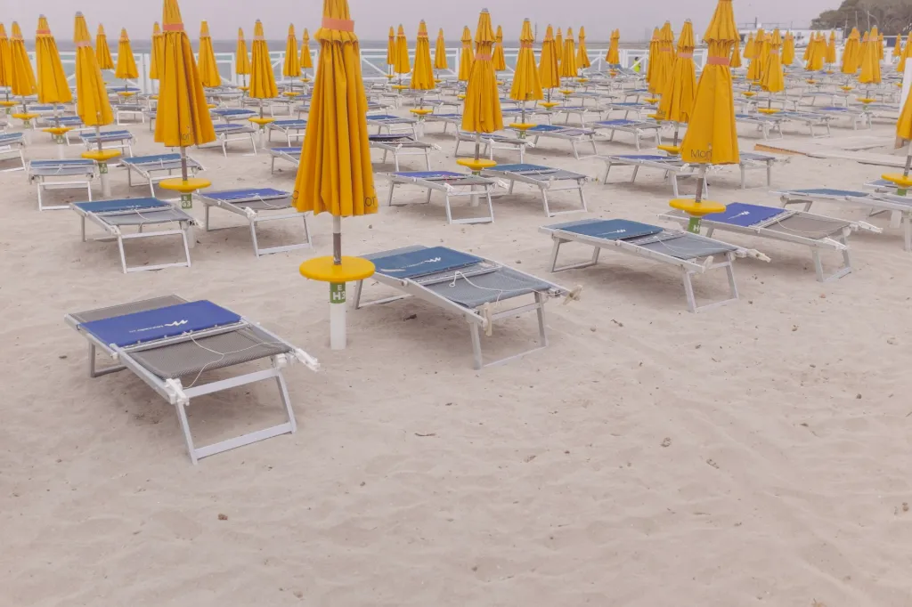 unsplash_QoN4hb8dkUc_sun umbrella.webp